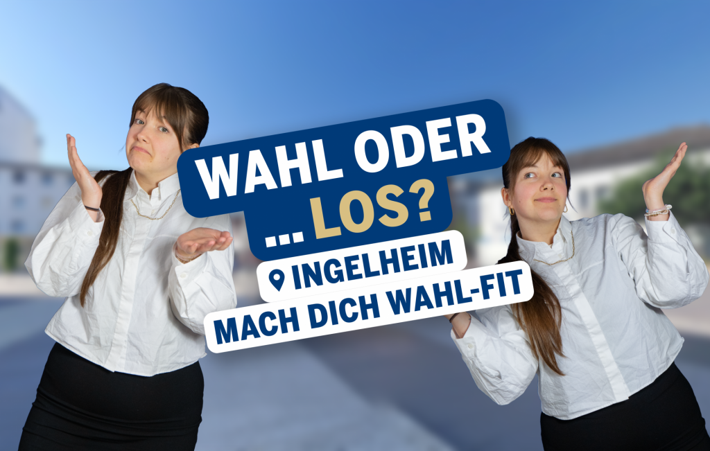 Die gleiche junge Frauen stehen links und rechts im Bild. Sie heben die Hände und schauen fragend. In der Mitte steht der Text: „Wahl oder … los? Mach dich wahl-fit“. Im Hintergrund sieht man den Landtag von Rheinland-Pfalz. Das Bild zeigt: Entscheiden gehört zur Demokratie.